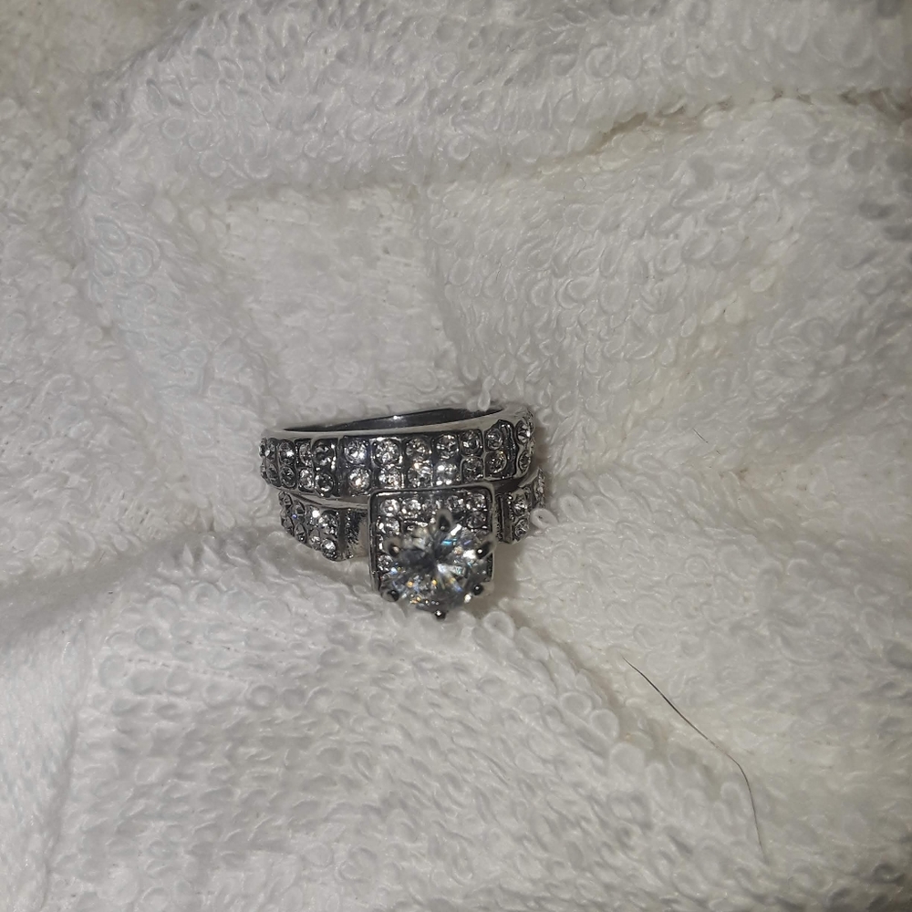 Engagement set. - Picture 2 of 5